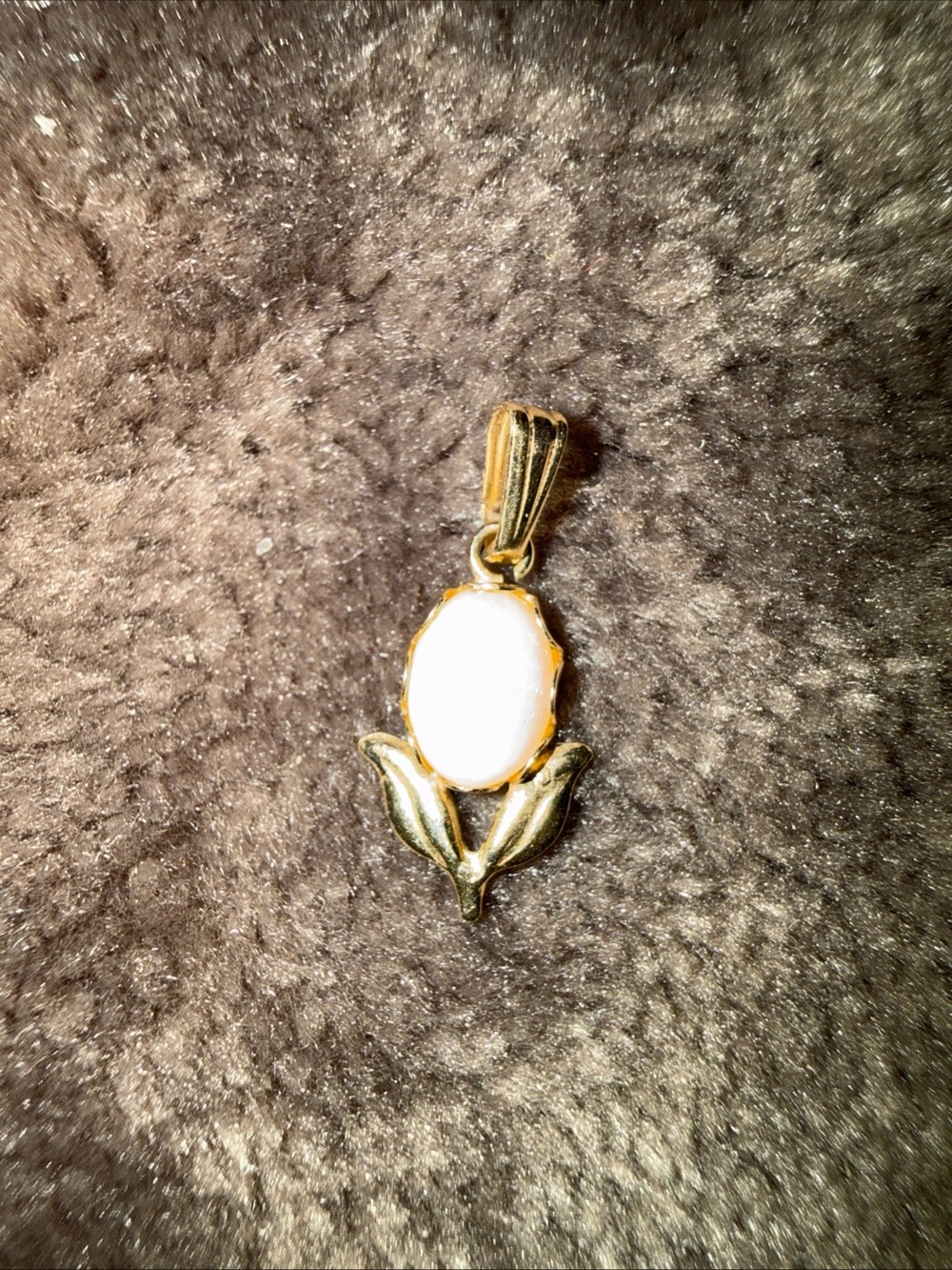 12k Gold White Pearl Floral Pendant Necklace